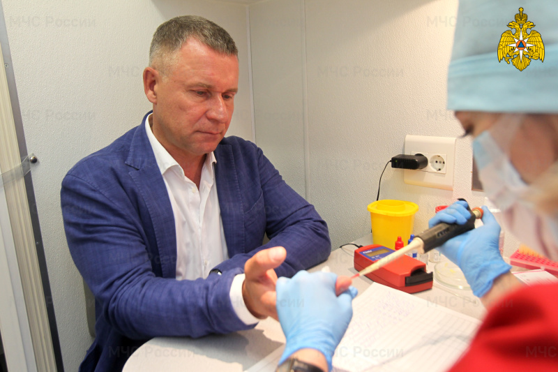 Head of EMERCOM of Russia Yevgeny Zinichev has become a blood donor during departmental campaign "30 good deeds"